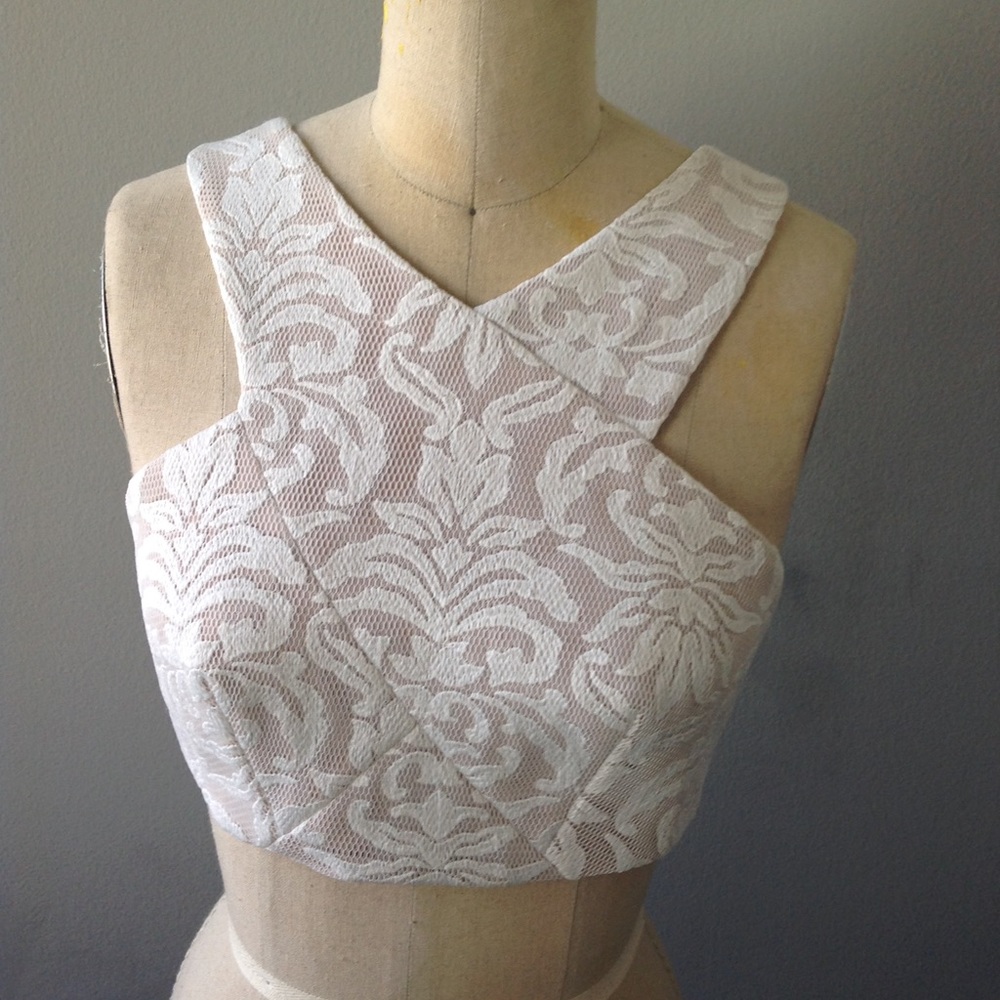 NWT BCBGMAXAZRIA Lace Crop Top